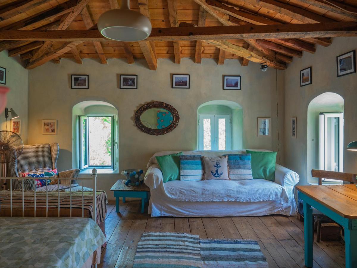 Vintage Stone-Built Country Cottage In Richea Kouloureika エクステリア 写真